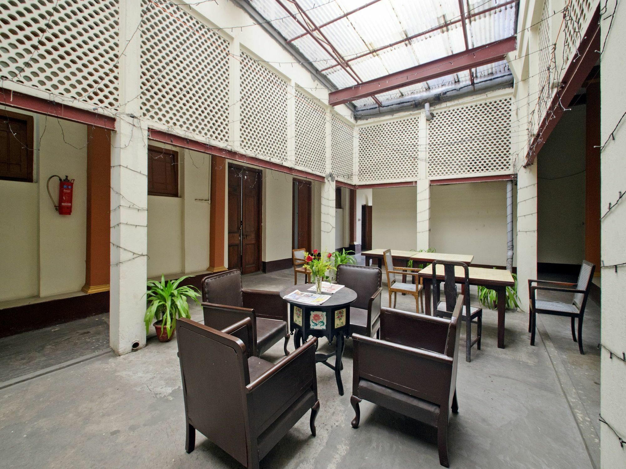 Oyo 5811 Seacom Inn Ymca Esplanade โกลกาตา ภายนอก รูปภาพ